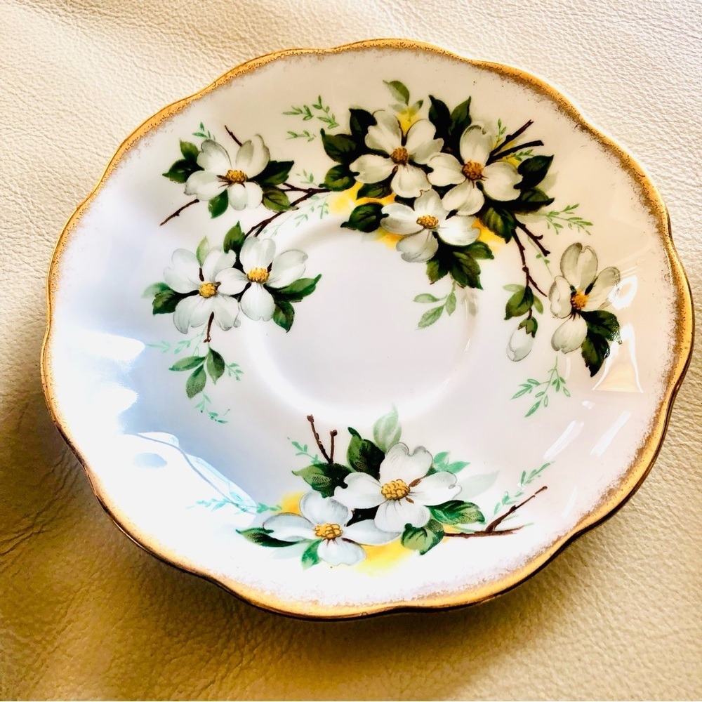 Royal Albert White Dogwood Vintage Tea Cup And Saucer Set Made in England - Picture 8 of 13